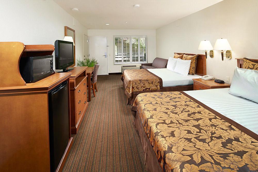 Anaheim Desert Inn & Suites Luaran gambar