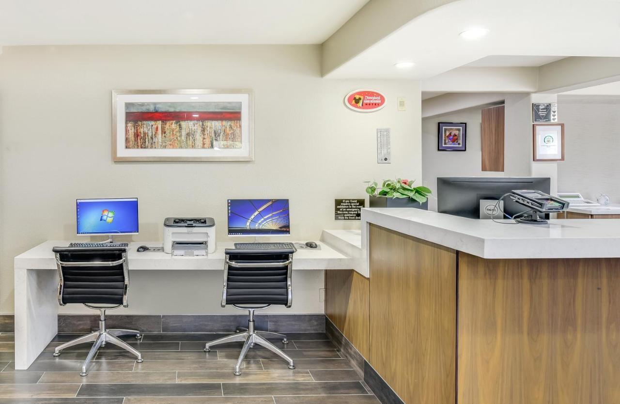 Anaheim Desert Inn & Suites Luaran gambar